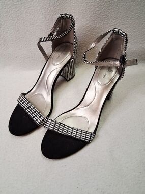Bellino Clothing Black & White Ankle-Strap Block Heel Sandals